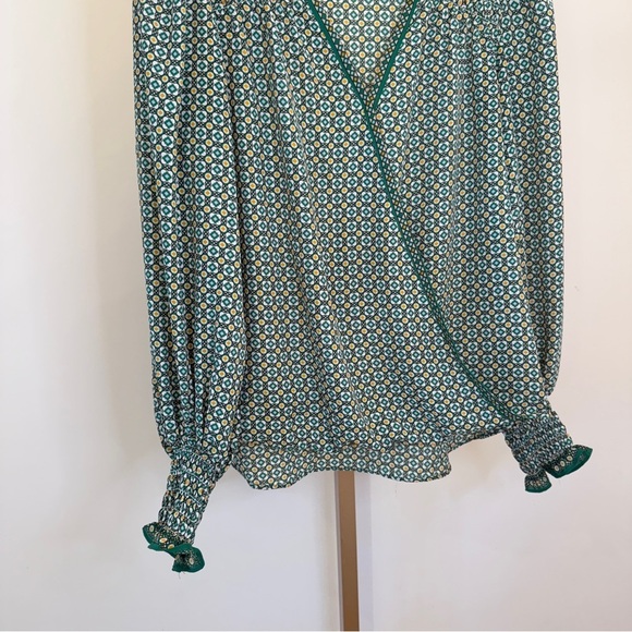 Max Studio Women's Green Geometric Print V-Neck Blouse Size S - Picture 3 of 11